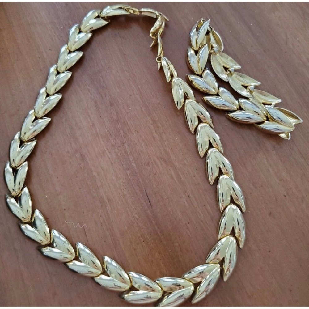 Vintage gold necklace and bracelet set